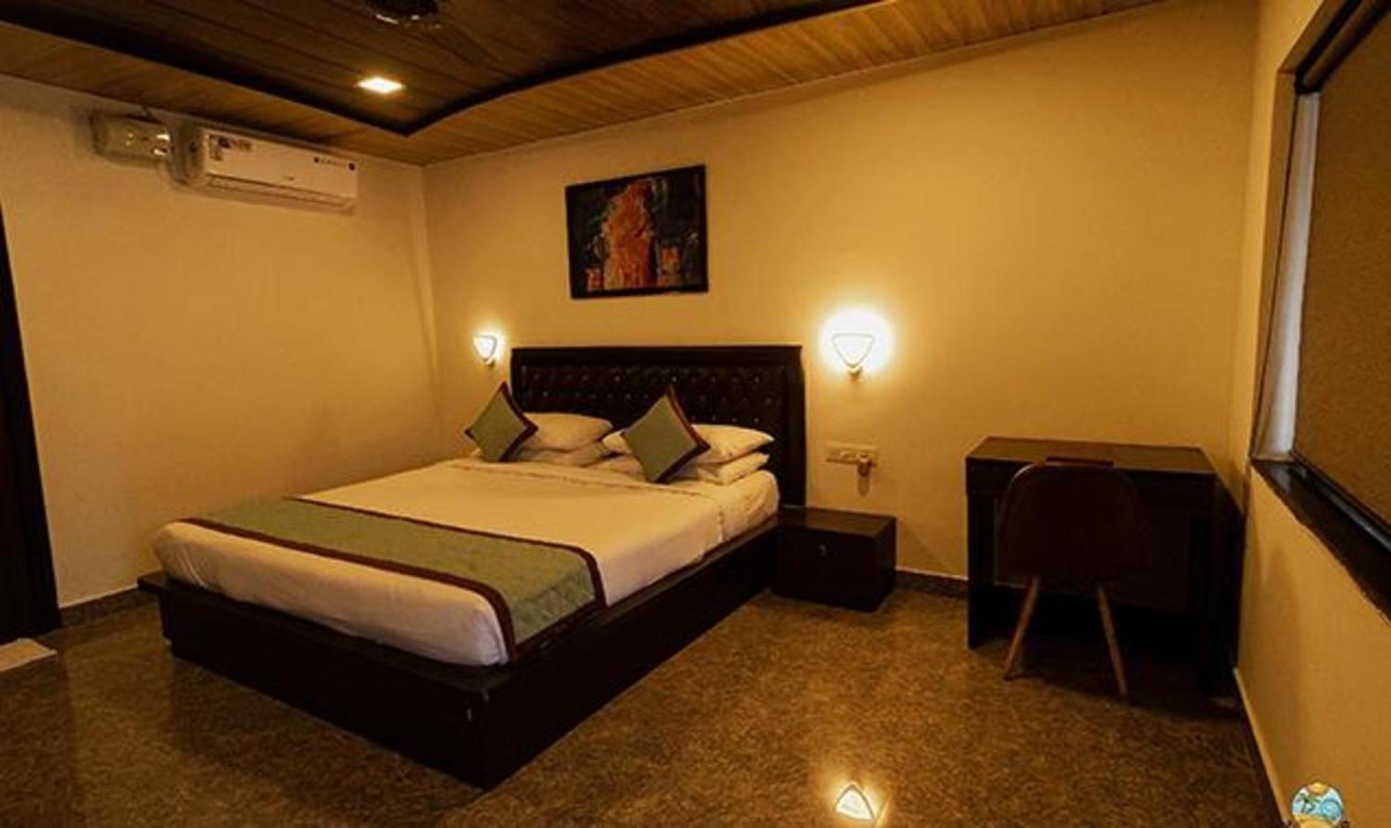 Fabhotel La Gracia Resort Morjim Exterior foto